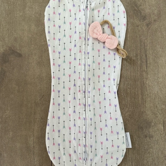 SwaddleMe Newborn Sleep Sack Swaddle and matching hair piece - Picture 13 of 13